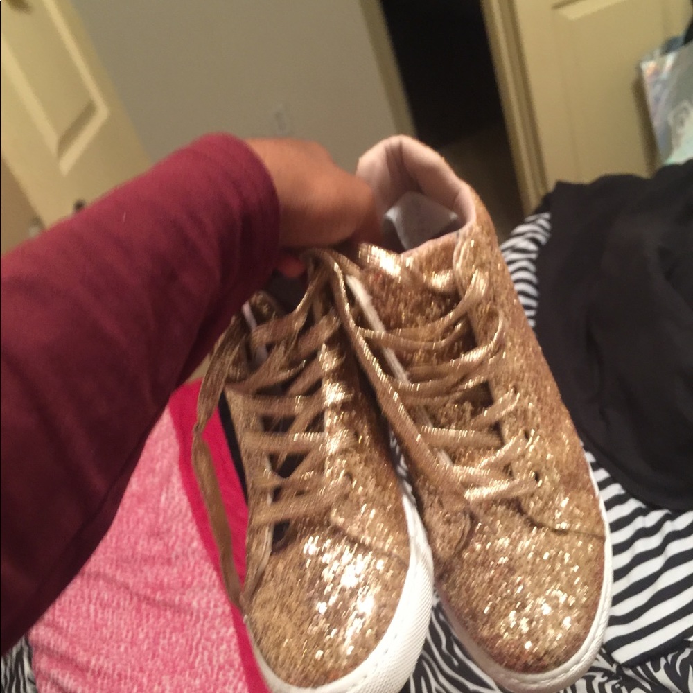 Shoes - Picture 5 of 6